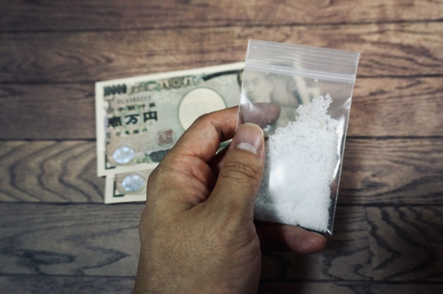 怪しい薬とお金